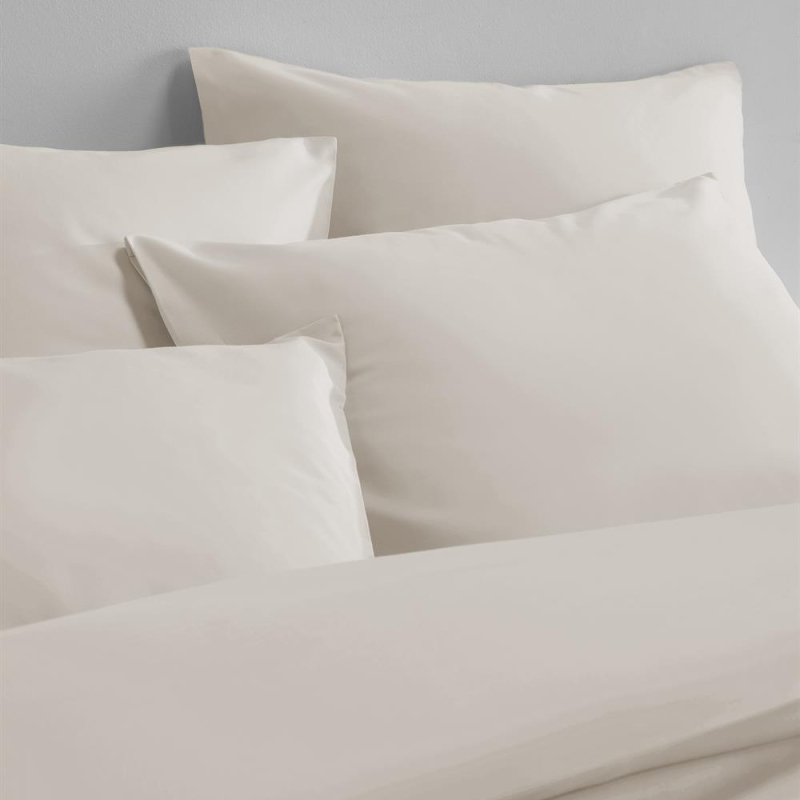 Zoom housse de couette Hestia en satin de coton uni sable Zoom housse de couette Hestia en satin de coton uni sable