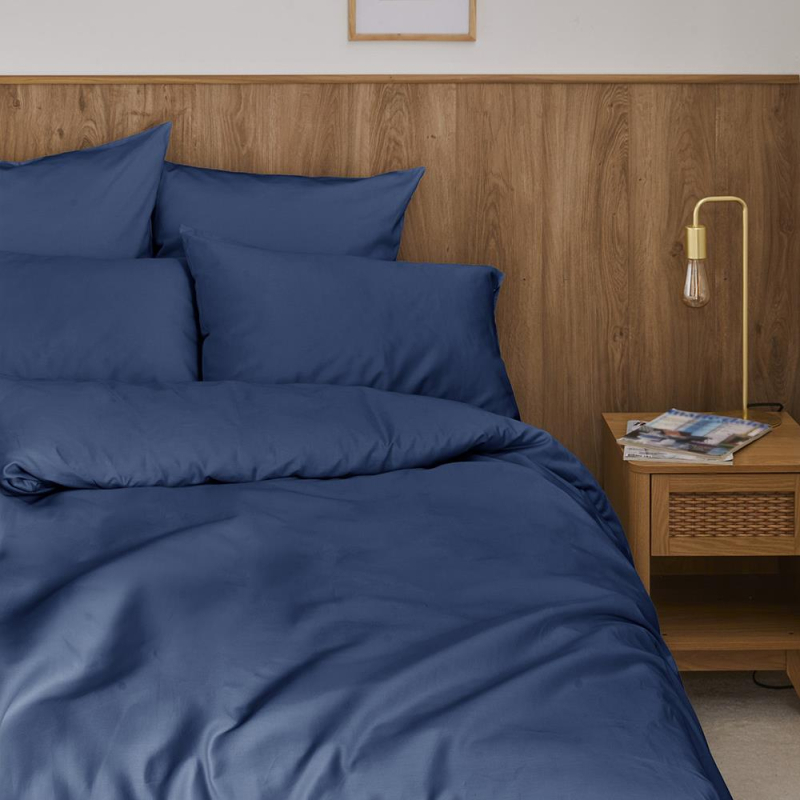 Housse de couette Hestia en satin de coton uni bleu indigo zoom Housse de couette Hestia en satin de coton uni bleu indigo zoom