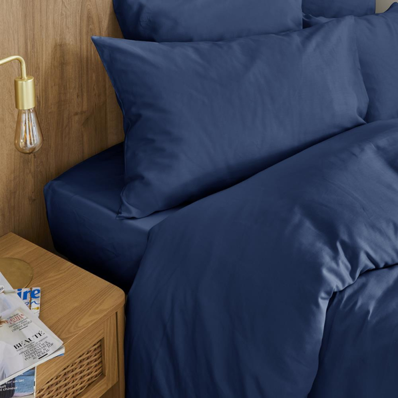 zoom Housse de couette Hestia en satin de coton uni bleu indigo zoom Housse de couette Hestia en satin de coton uni bleu indigo