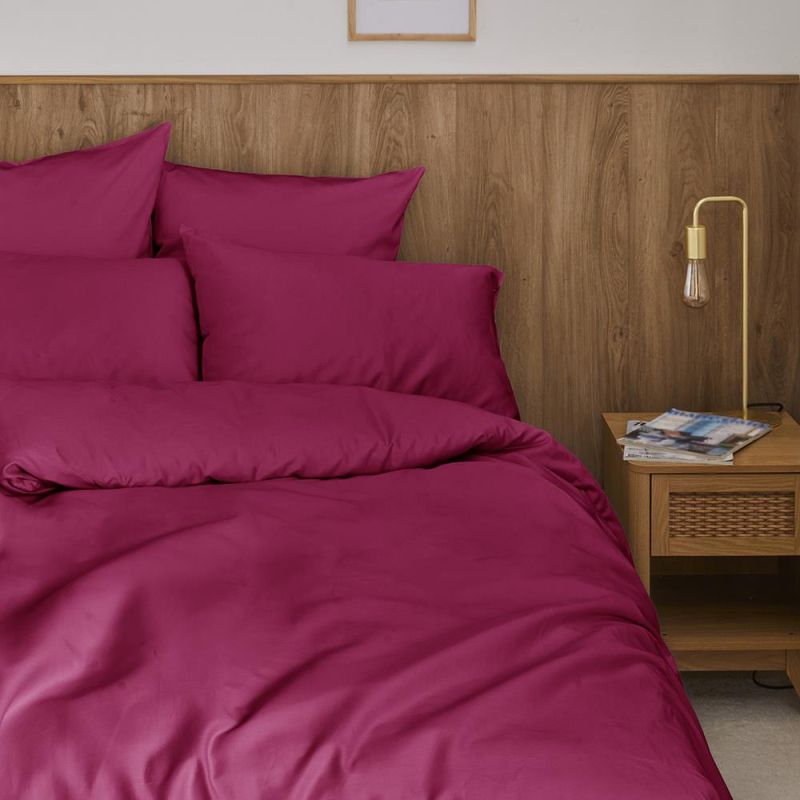 Housse de couette Hestia en satin de coton uni beet red zoom Housse de couette Hestia en satin de coton uni beet red zoom