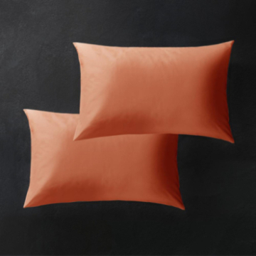 Lot de 2 taies d’oreiller Hestia satin de coton uni caramel 50x75 cm Lot de 2 taies d’oreiller Hestia satin de coton uni caramel 50x75 cm