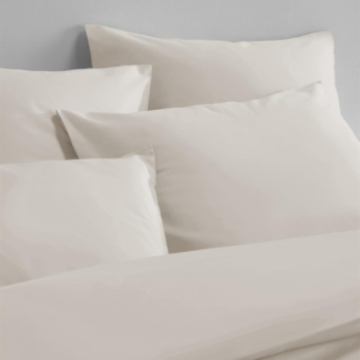 Taies d'oreiller Hestia en satin de coton uni sable zoom 50x75 cm Taies d'oreiller Hestia en satin de coton uni sable zoom 50x75 cm