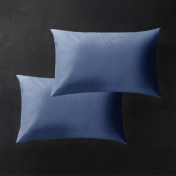 Taie d'oreiller Hestia en satin de coton uni bleu indigo 50x75 cm Taie d'oreiller Hestia en satin de coton uni bleu indigo 50x75 cm
