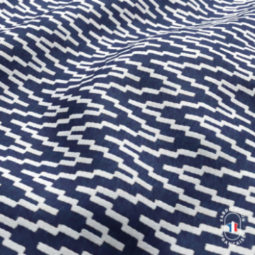 Zoom matière tissu CALANQUE à motifs géométriques coloris Marine Zoom matière tissu CALANQUE à motifs géométriques coloris Marine