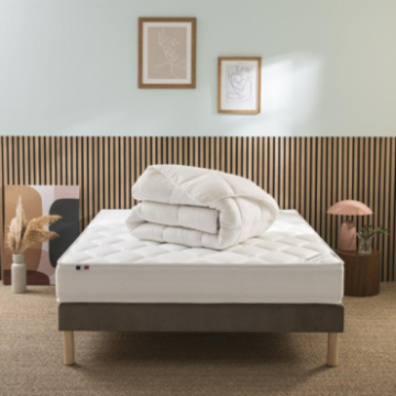 Couette Lotus pliée 260x240 Couette Lotus pliée 260x240