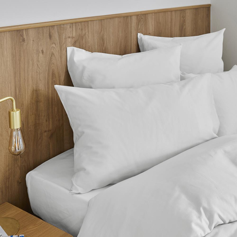 Lot de 2 taies d’oreiller Hestia satin de coton uni blanc 50x75 cm Lot de 2 taies d’oreiller Hestia satin de coton uni blanc 50x75 cm